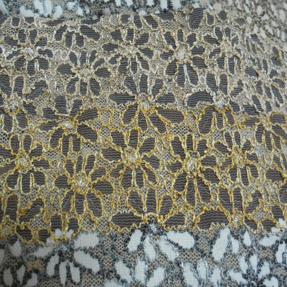 Slightly sheer ombre sleeveless top with some silver thread for a subtle sparkle - Picture 2 of 2